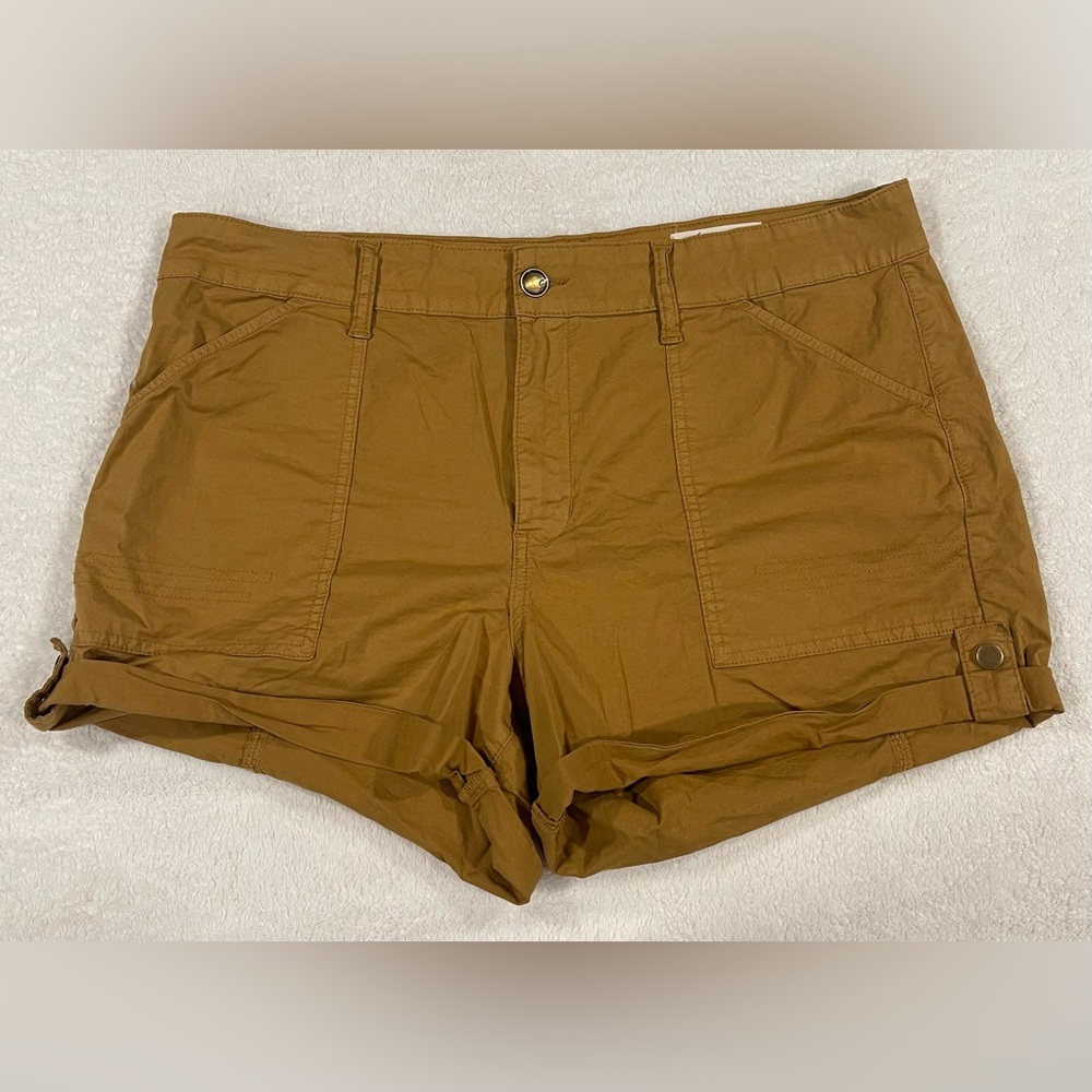 Cosmic Blue Love - 32 - Mustard Shorts